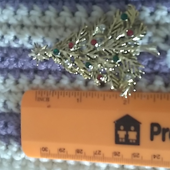 70s Vintage Goldtoned Christmas Tree Brooch - Picture 3 of 3